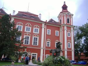 nakonec vyhral zamek Detenice kousek od Loucene