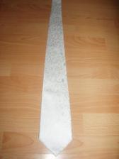 Niečo pre moju polovičku. Hodí sa perfektne k mojím šatám. Keď som ju zazrela hneď sa mi zapáčila a tak som ju kúpila.