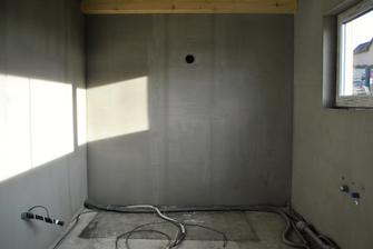 Kuchyňa v lepidle s vodou, kanálom, elektrikou a dierou na digestor