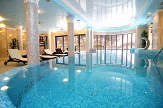 Wellnes Resort Retro Riverside Hotel