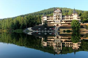 Wellnes Resort Retro Riverside Hotel