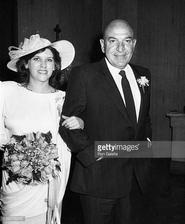 Telly Salavas (Teockrat Kojak) a Julie Hovland (1984)