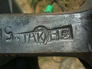 Logo na náprave. Poklona pred niekdajšími majstrami...