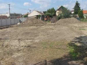 9.8.14 Pripravené, o týždeň môžme kopať základy:)