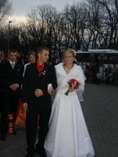 Stojíme v rade pred kostolom