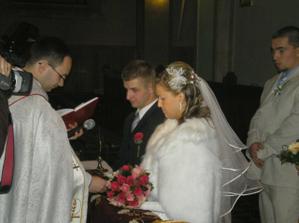 Tu si sľubujú lásku pred kňazom a všetkými