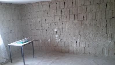 sem na tuto stenu pojde pravdepodobne kuchynska linka a to okno pojde az po zem, chceli by sme si pred domom urobit terasu. Problem mame len ten ze vyska po strop je 2,10m
