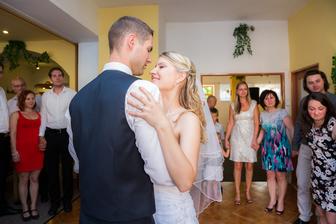 jako první novomanželský tanec jsme zvolili waltz...užili jsme si i předsvatební trénování :)