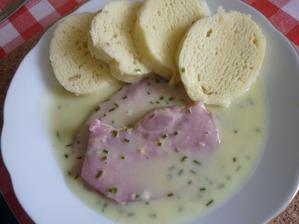 manžel si pochutnal s knedlem