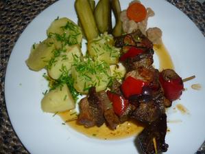 dnešní oběd- vepř. maso a játra , paprika ,cibule ,slanina