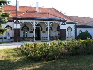 ..kaštiel kočovce