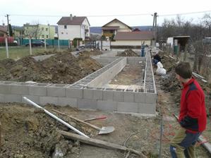 29.03. 2012 - práce idú ako po masle, šikovníci naši