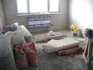 vymeneny radiator v obyvacke, v kuchyni uz nemame radiator