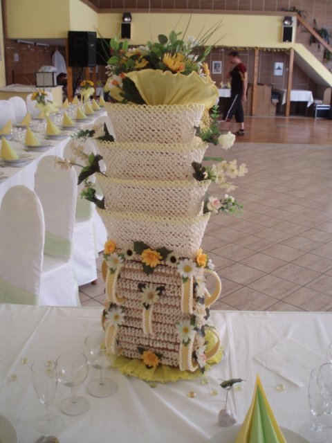 slnečnicová svadba{{_AND_}}M & J Hyžovci - typická skalická vysoká svadobná torta