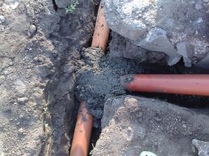 27.7.2012 betonovanie odpadov hotove