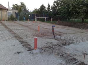 takto to vyzeralo den pred betonovanim zakladovej dosky... 1.8.2012