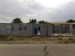 31.8. su hotove obvodove a nosne mury + prvy veniec