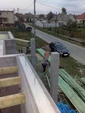 dreva a dreva... ale uz konecne pomaha aj american ;)