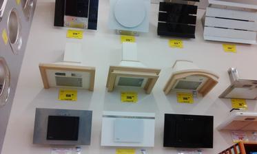 digestor biely s drevenou rimsou Merkury Market 210eur