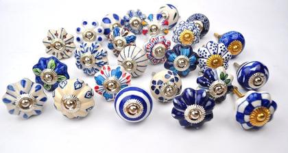 na komodu pojde kazda knopka inej farby, kupim bud: predajca artncraft2013 ebay 20dolarov za 10 kusov