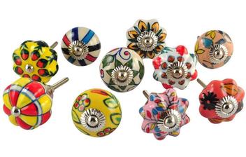 na komodu pojde kazda knopka inej farby, kupim bud: ebay artncraft2013 ceramic holder