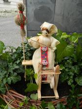 na krbovu rimsu supolienka s vretienkom 8eur www.slovenske-suveniry.sk