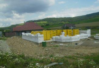 murovanie začalo