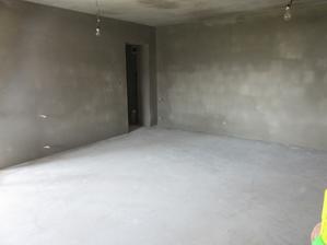 Druha strana obyvacky - jedalensky kut a vchod do kotolne