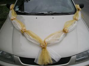 Přesně v takový barvě mám dova výzdobu na auto, ale se slunečnicema a mašlí ve předu. :-)