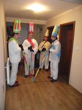 aj tento rok k nam prisli "otlkaci" podlah...:D