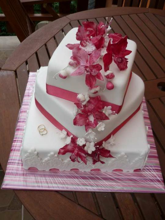 Inšpirácie na svadobný deň :) - úplne nádherná torta :)
