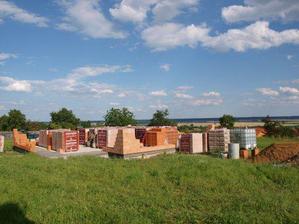 začíná zdění 13.7.2009