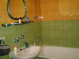 kupelka a wc uz boli vykachlickovane ale je to stale len umakart, ale lepsie ako nic :) pri prerabke bude vsetko nove