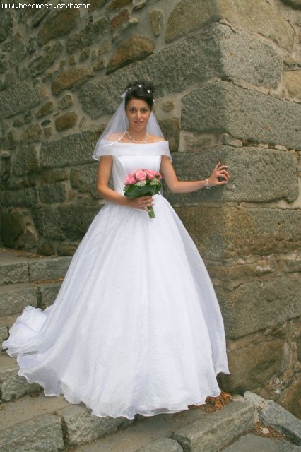 bílé svatební šaty - Obrázek č. 1