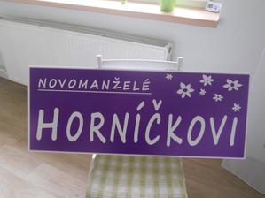 Cedule na hostinu ke svatebnímu stolu - vyráběla maminečka :-)