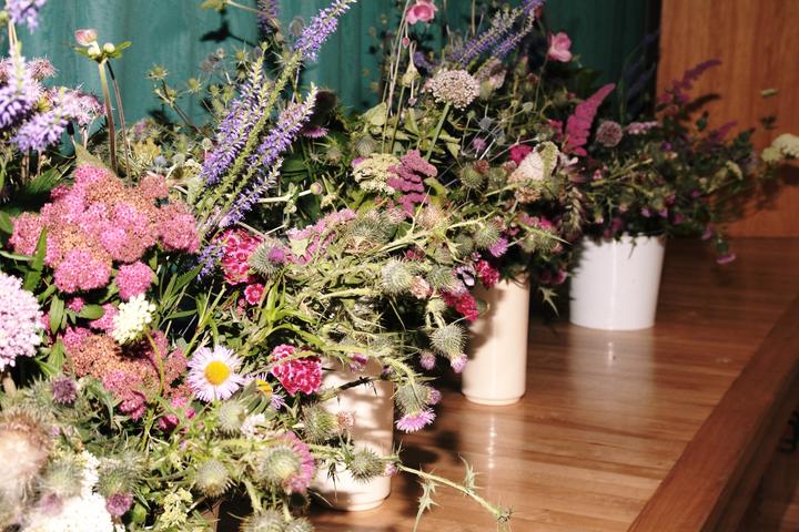 Naomi Poyser{{_AND_}}Elliott Burrows - Wild flower decoration behind top table