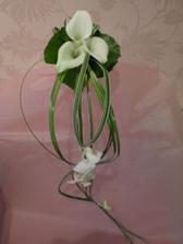 A bridesmaid's bouquet