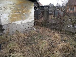 Zadní stěna psího kotle/králíkárny/skladiště bordelu/nbo co to bylo