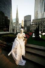 zaujala ma tato kompozicia v new yorku na svadobnom trhu v oktobri 2008 (aj ked figurina by mohla byt nahradena radsej modelkou)