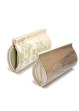 ... a do ruk (toto je prenadherna drevena clutch kabelocka, no kraasna :)
