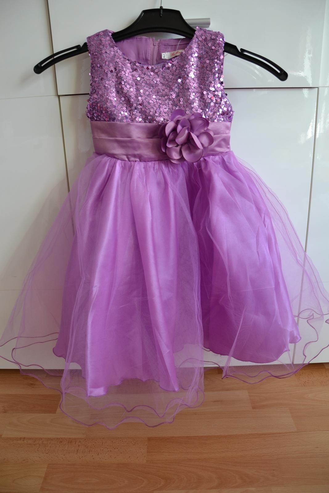 lila šaty pětivrstvé s tylovou spodnicí a flitry - Obrázek č. 1