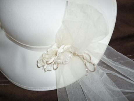 krémový svatební klobouk - Obrázek č. 1