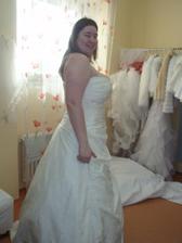 belle 2 s potmehutskym usmevom :) ved mam zrazu stihly pas :)