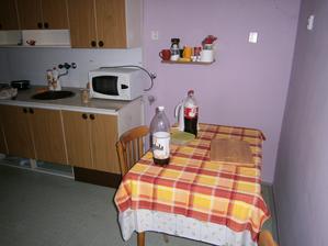 Při další návštěvě přijely s náma nezbytnosti ... hrnky, kafe, mikrovlnka ... budeme tu trávit veškerý volný čas ... obzvláště manžel ... před prací i po práci