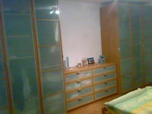 skříně