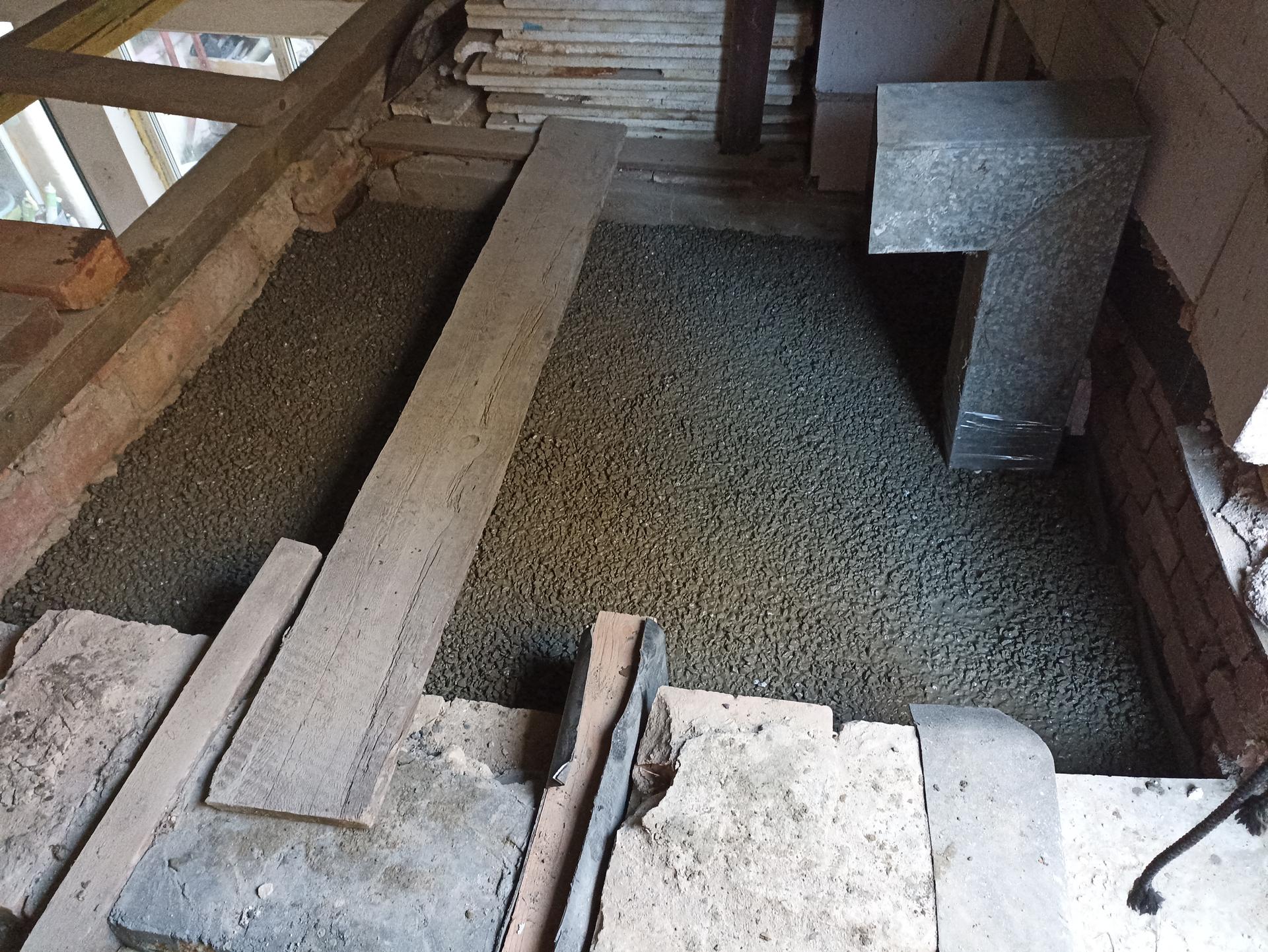Podkroví - Lehčený beton z pěnového skla na hurdyskách