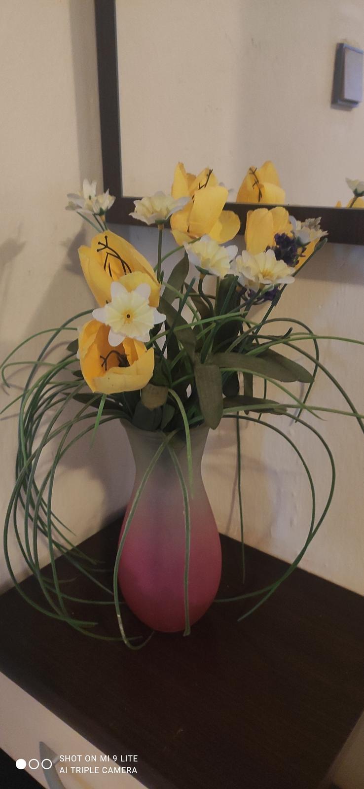 váza s kvetmi - Obrázok č. 1