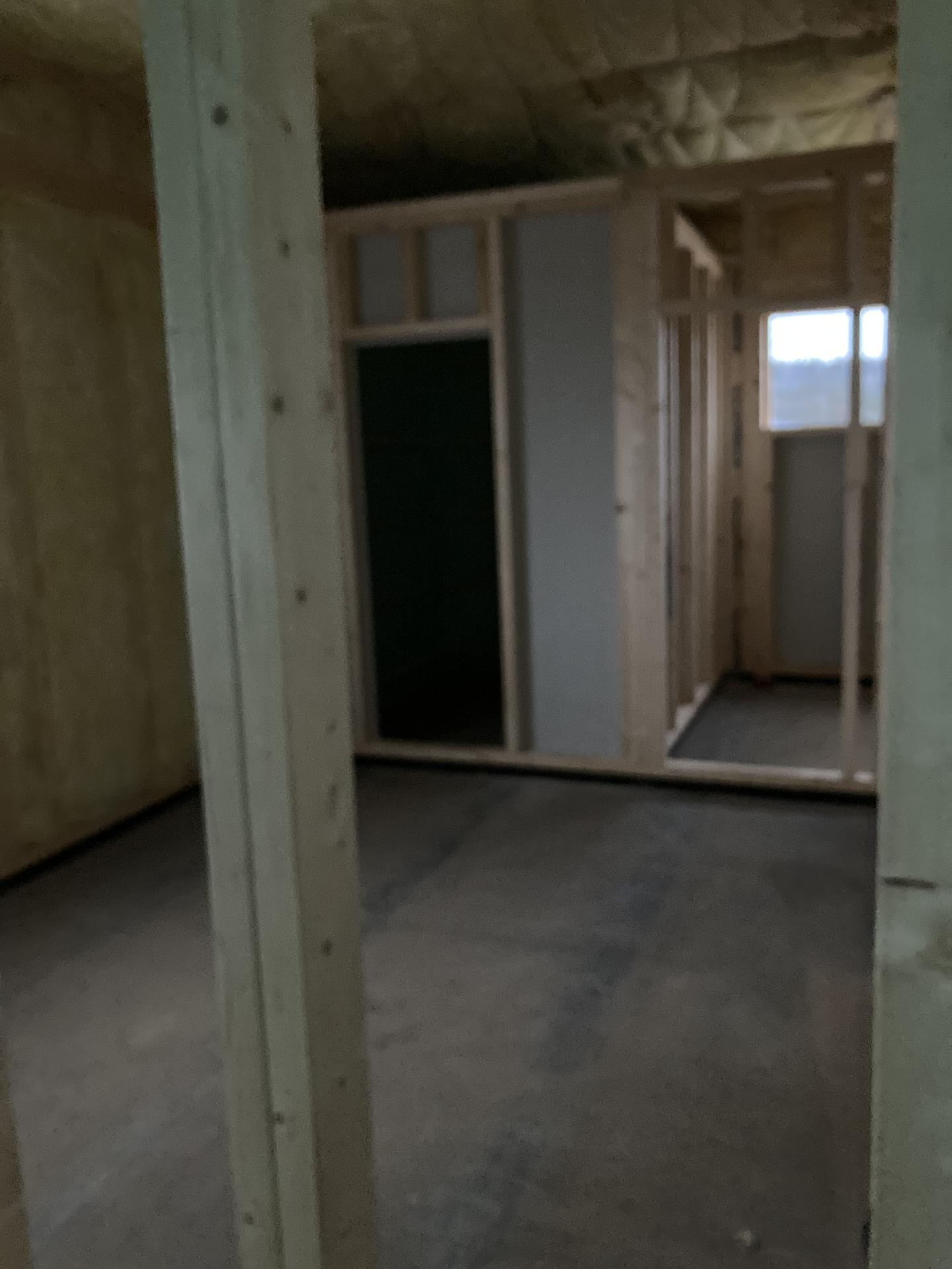 Stavba našeho domku - Od 7.12. se pracovalo na vnitřních izolacích a zaklápění  stěn z jedné strany