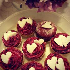 red velvet cake s krémem z černého rybízu