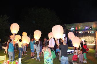 Před společném vypouštění, jsme si každý na lampion napsali svá přání....